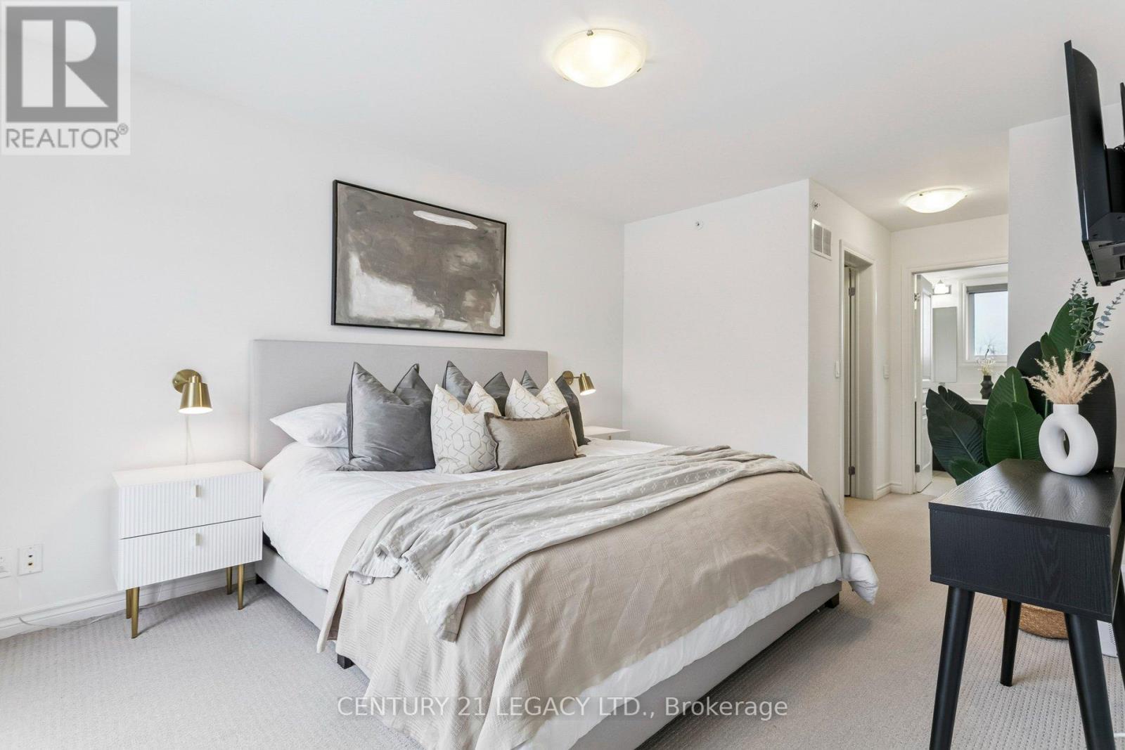 2 - 80 Eastwood Park Gardens, Toronto (long Branch), Ontario