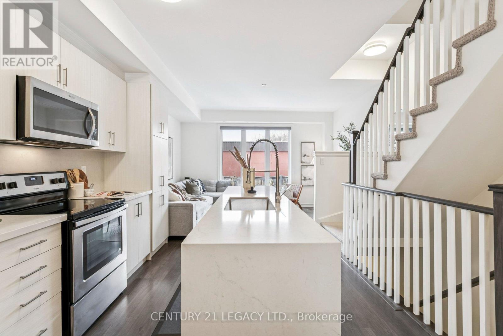 2 - 80 Eastwood Park Gardens, Toronto (long Branch), Ontario