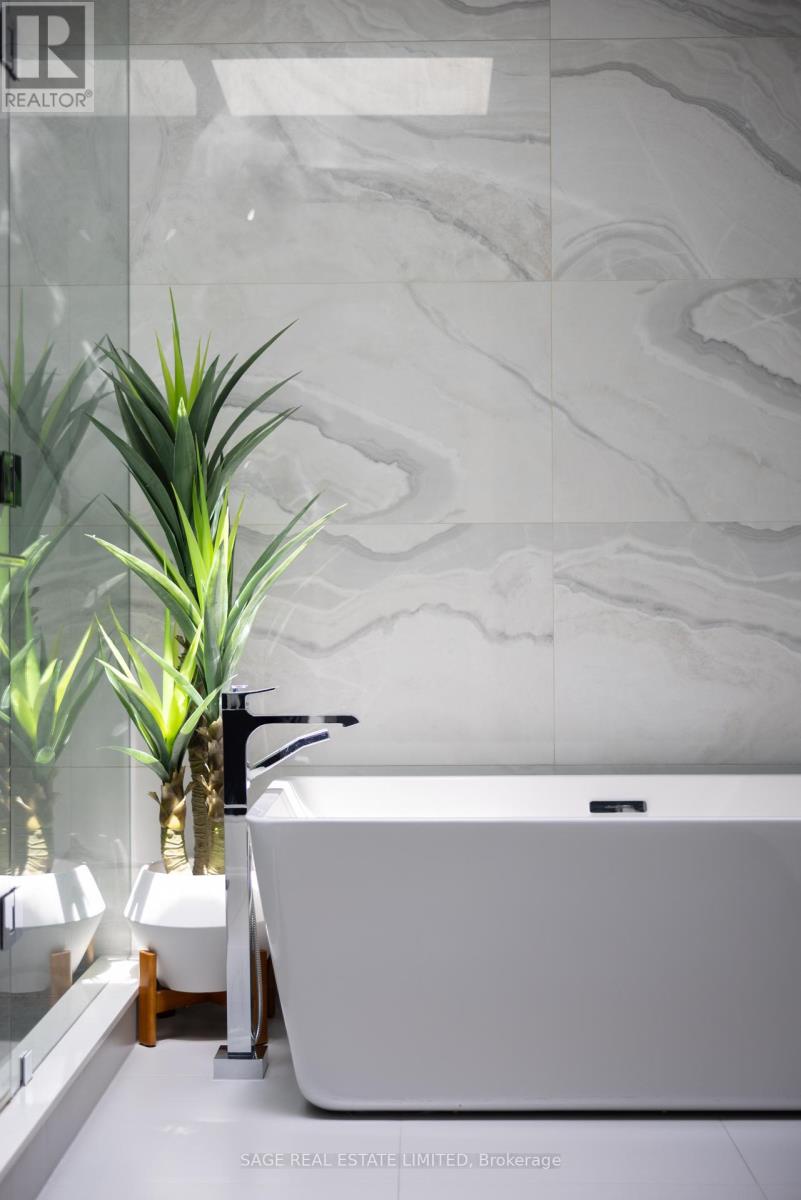 40 Hoyle Avenue, Toronto (mount Pleasant East), Ontario