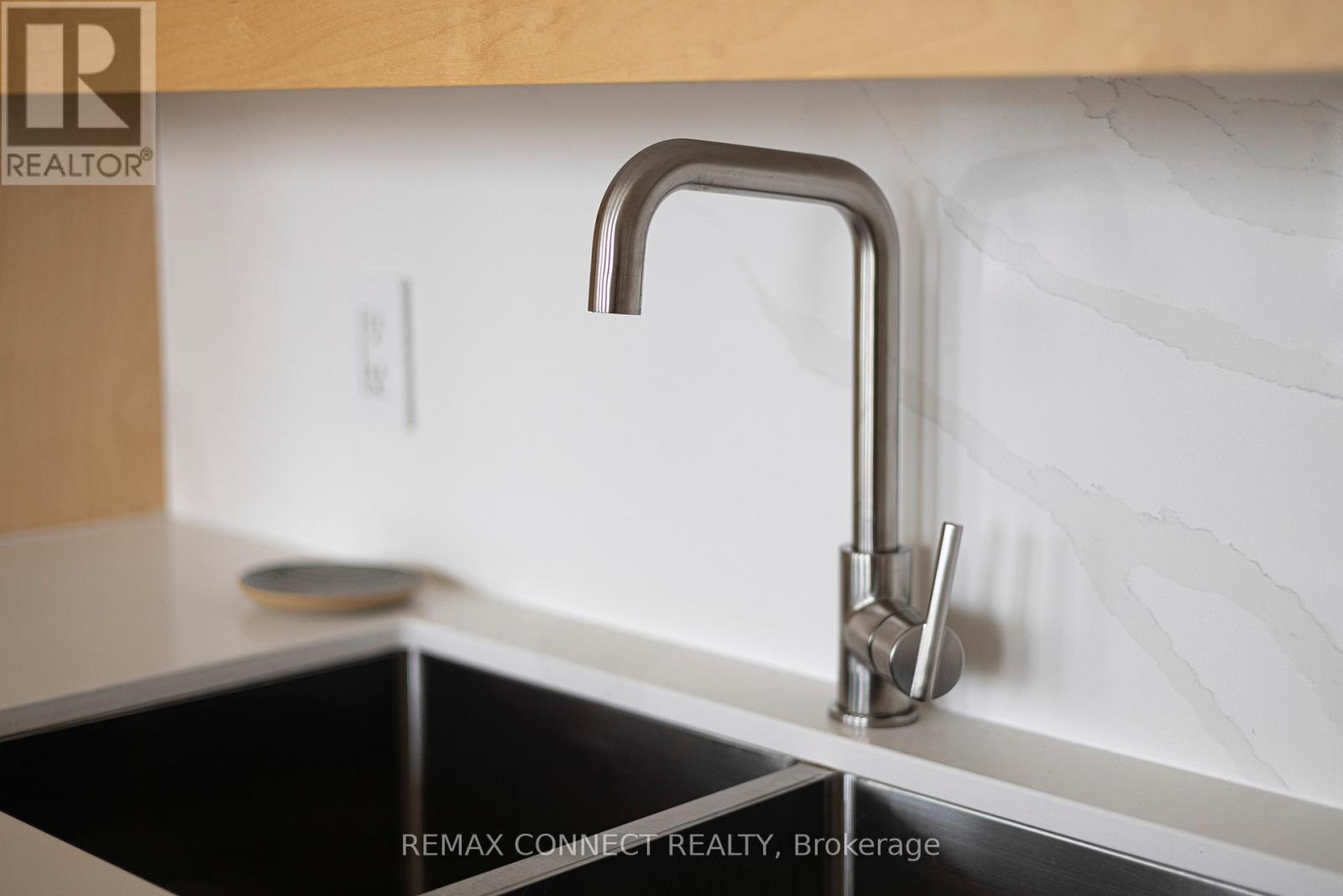 402 - 1 St Johns Road, Toronto (junction Area), Ontario