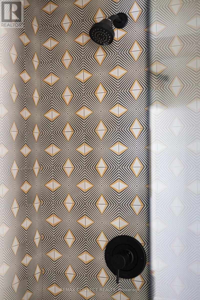 402 - 1 St Johns Road, Toronto (junction Area), Ontario