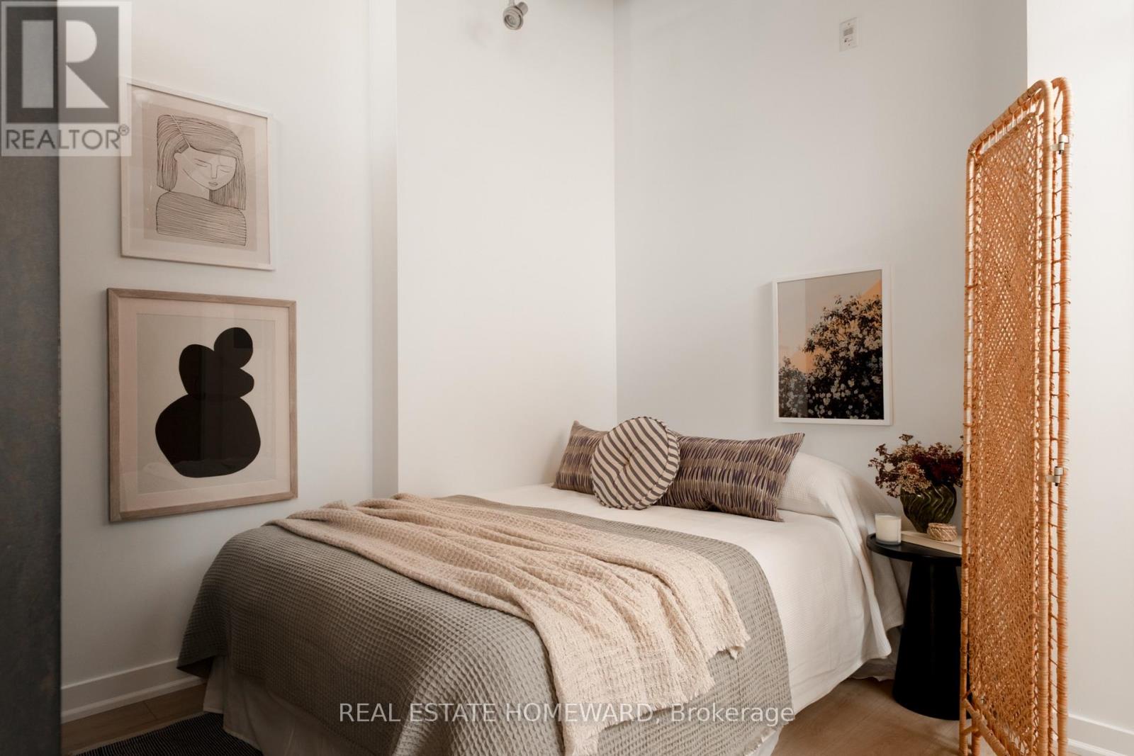 321 - 955 Queen Street W, Toronto (niagara), Ontario