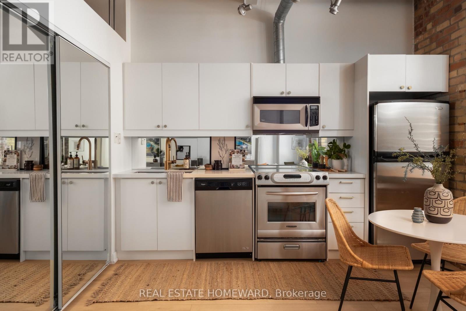 321 - 955 Queen Street W, Toronto (niagara), Ontario