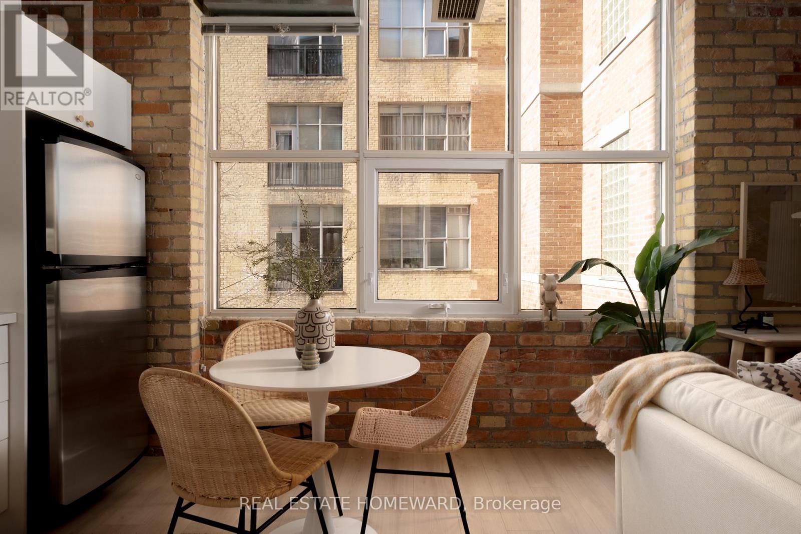 321 - 955 Queen Street W, Toronto (niagara), Ontario