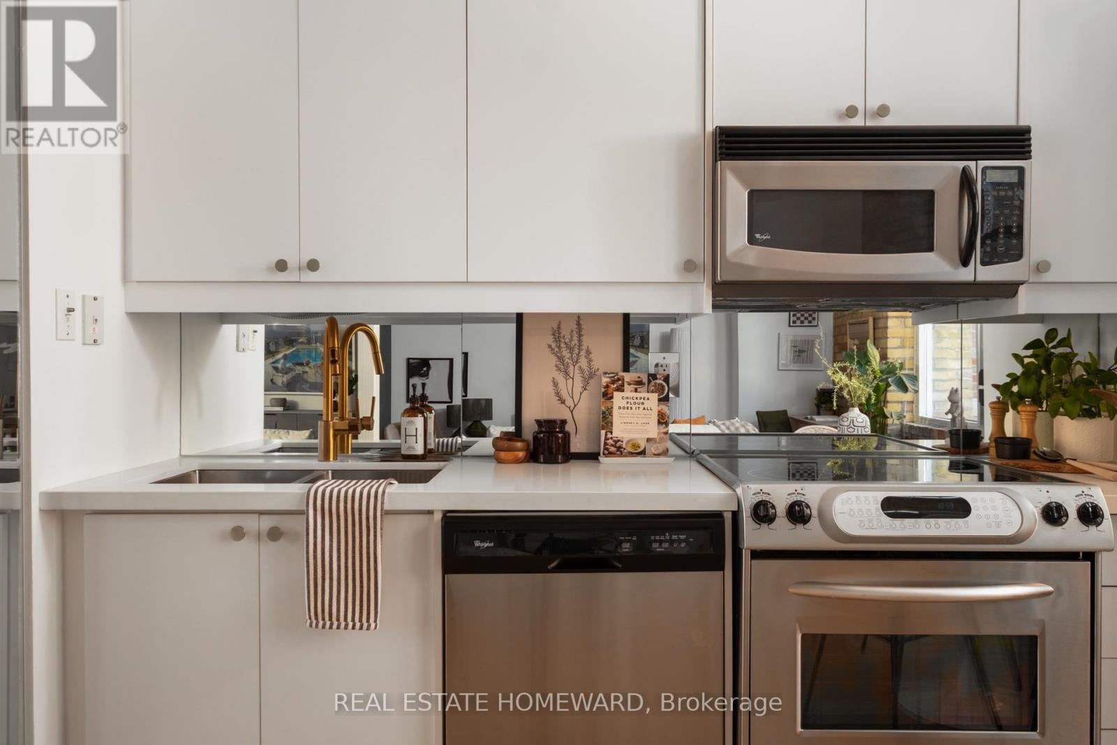 321 - 955 Queen Street W, Toronto (niagara), Ontario