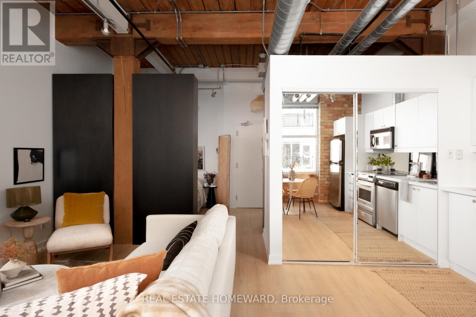 321 - 955 Queen Street W, Toronto (niagara), Ontario