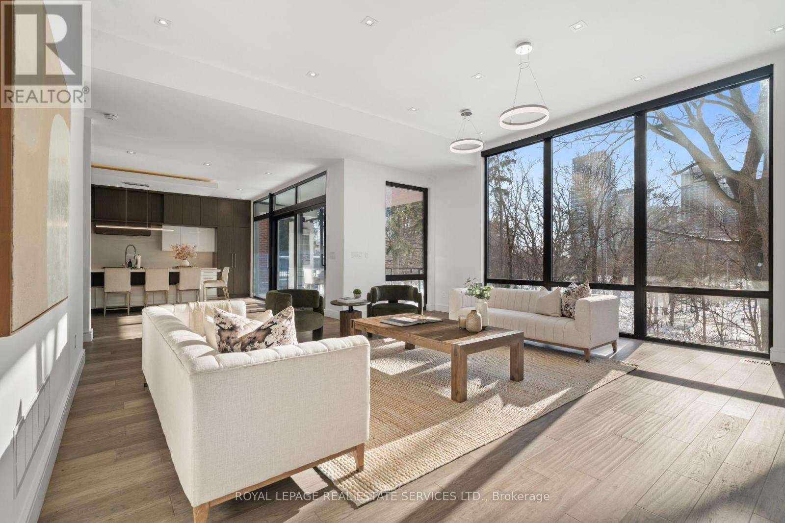 96 Montgomery Road, Toronto (kingsway South), Ontario