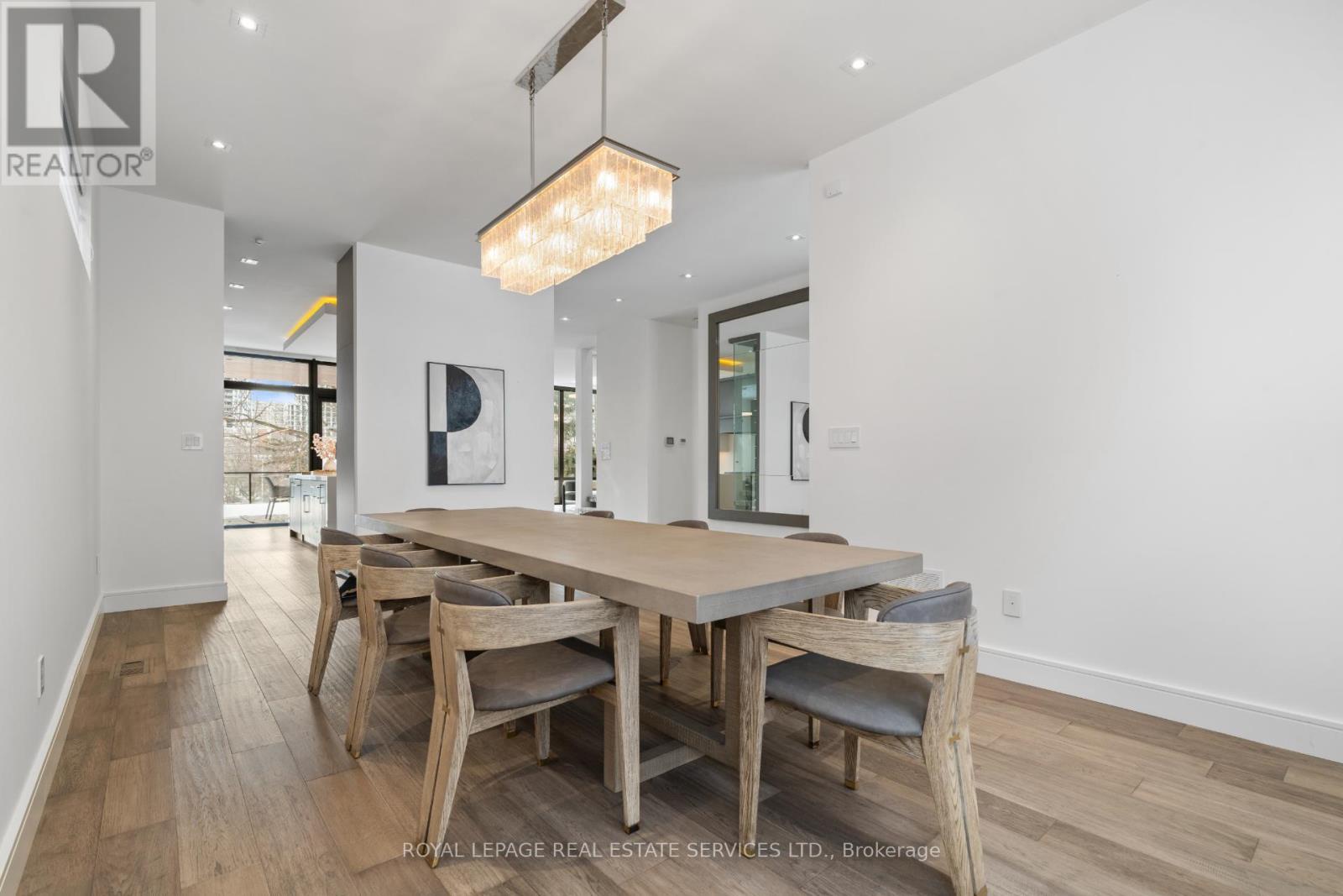 96 Montgomery Road, Toronto (kingsway South), Ontario