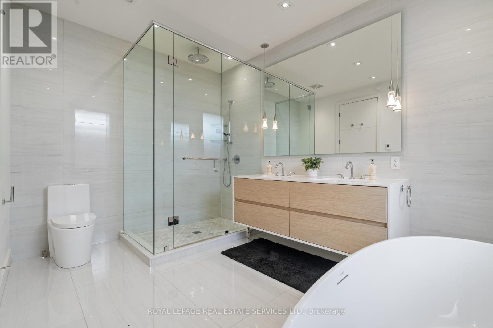 96 Montgomery Road, Toronto (kingsway South), Ontario