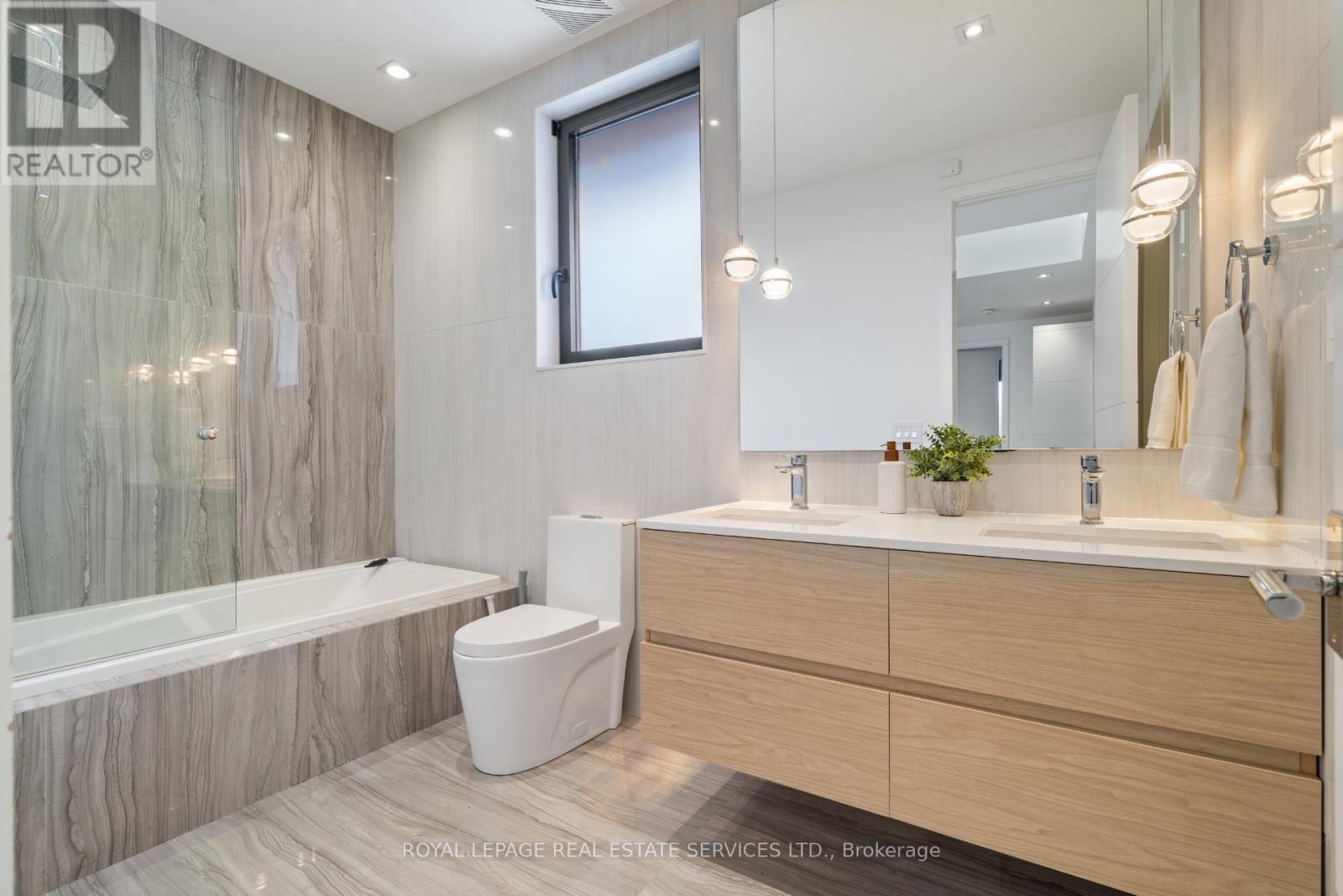 96 Montgomery Road, Toronto (kingsway South), Ontario