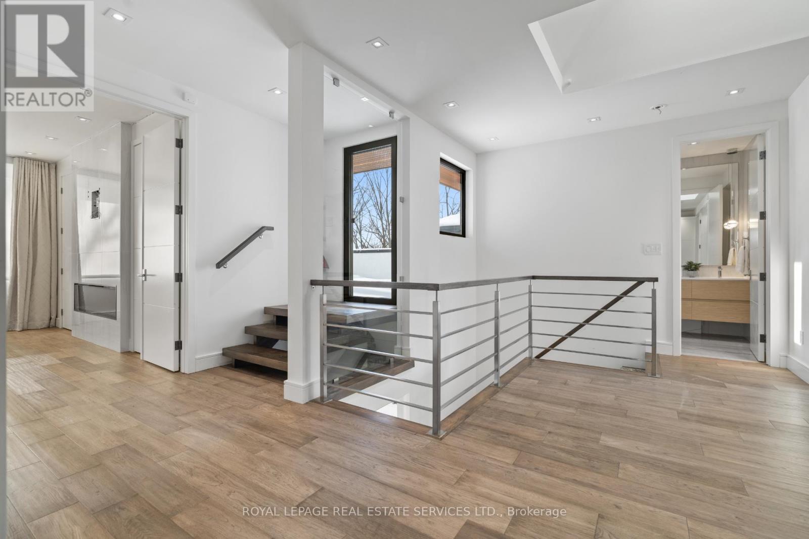 96 Montgomery Road, Toronto (kingsway South), Ontario