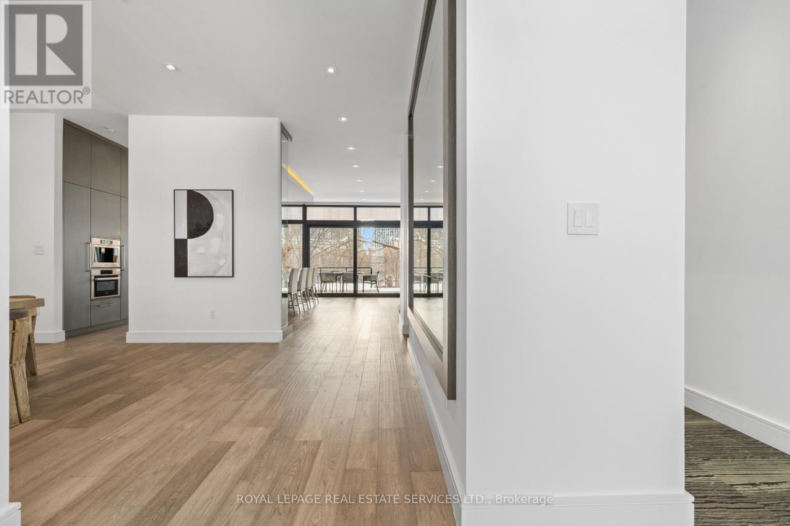 96 Montgomery Road, Toronto (kingsway South), Ontario