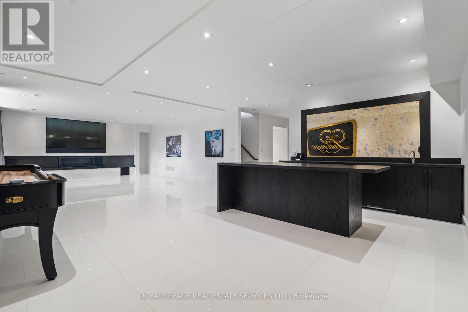 96 Montgomery Road, Toronto (kingsway South), Ontario