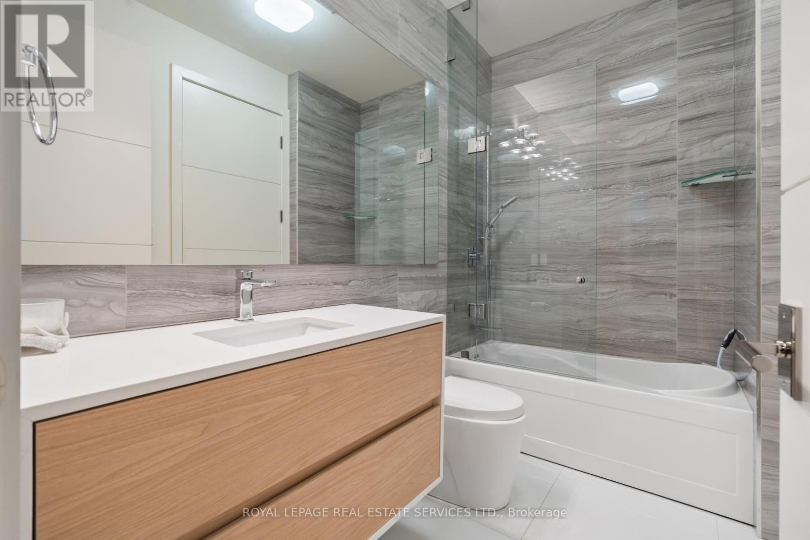 96 Montgomery Road, Toronto (kingsway South), Ontario