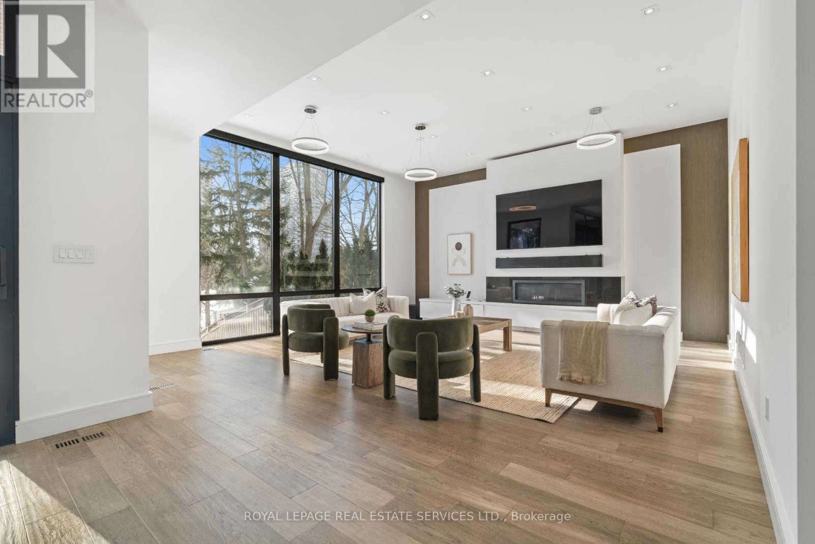 96 Montgomery Road, Toronto (kingsway South), Ontario