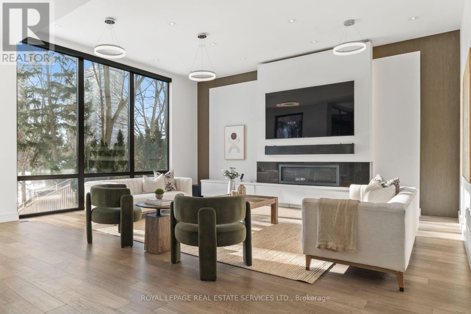 96 Montgomery Road, Toronto (kingsway South), Ontario