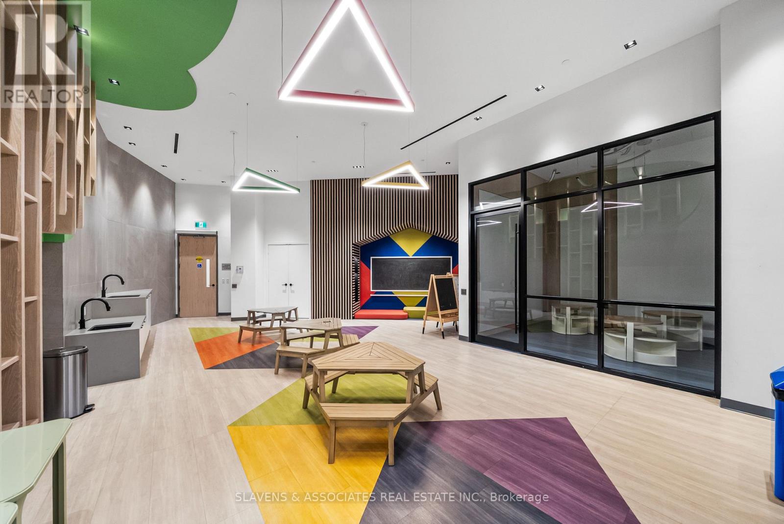 720 - 60 George Butchart Drive, Toronto (downsview-roding-cfb), Ontario