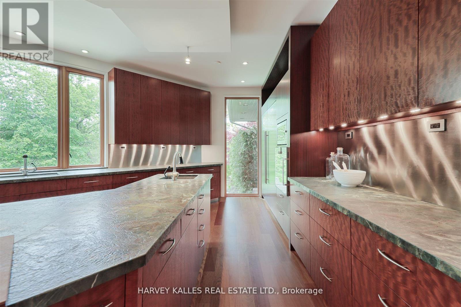 89 Kingsway Crescent, Toronto (kingsway South), Ontario