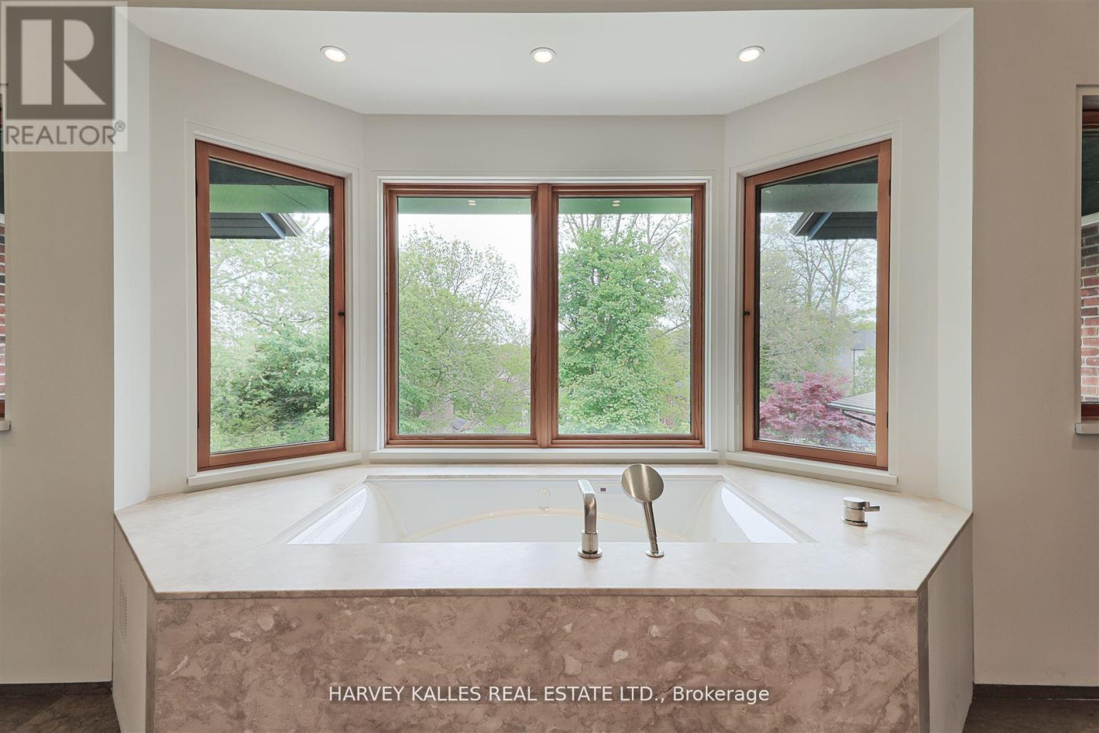 89 Kingsway Crescent, Toronto (kingsway South), Ontario