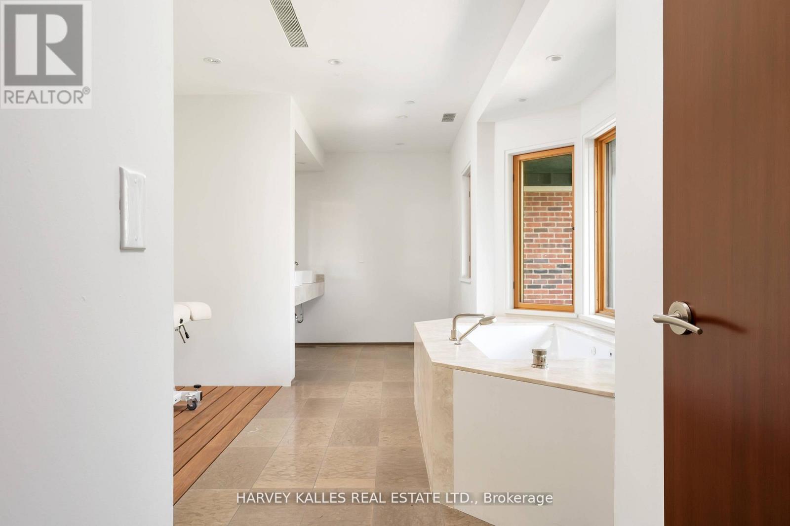 89 Kingsway Crescent, Toronto (kingsway South), Ontario