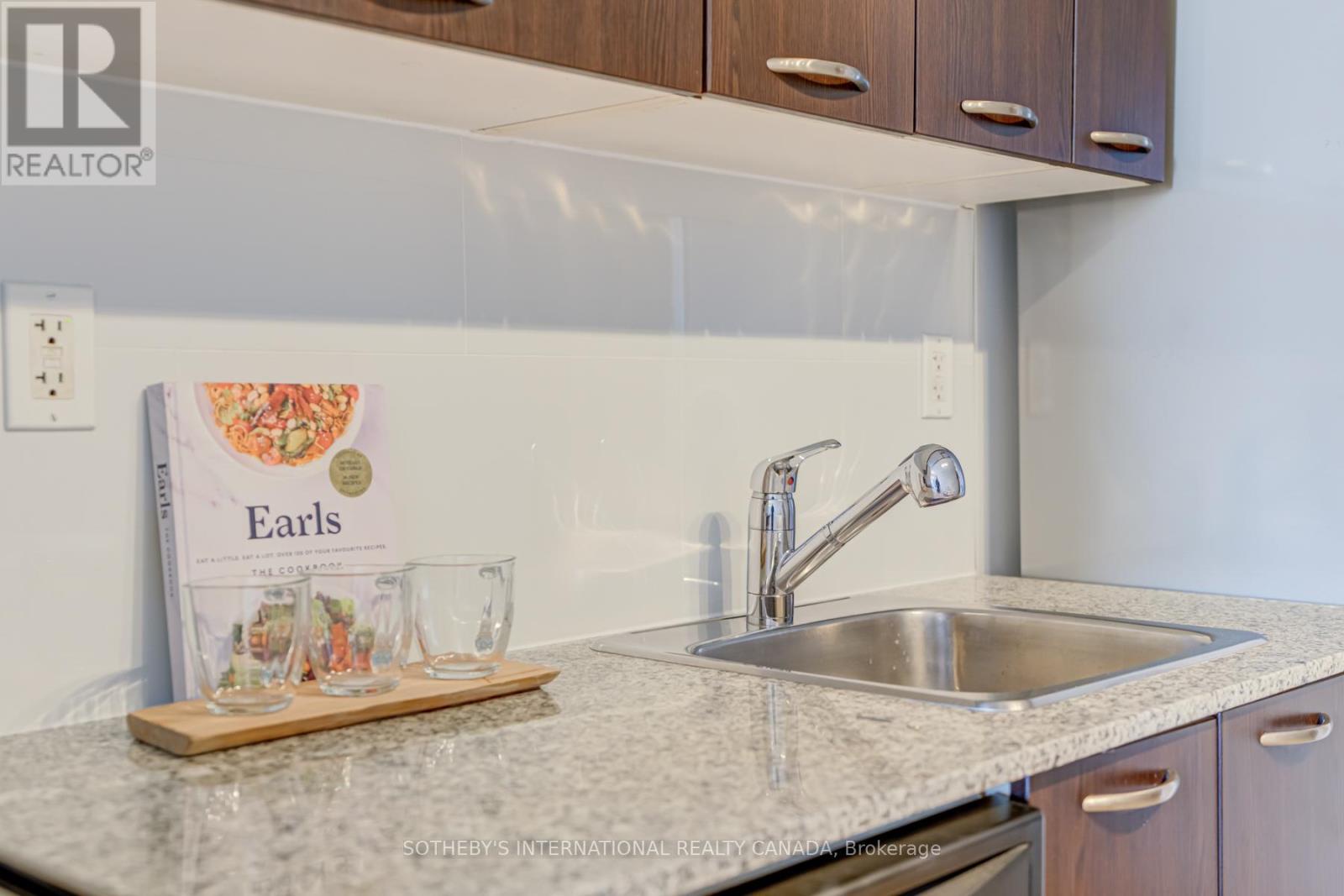 916 - 150 Sudbury Street, Toronto (little Portugal), Ontario