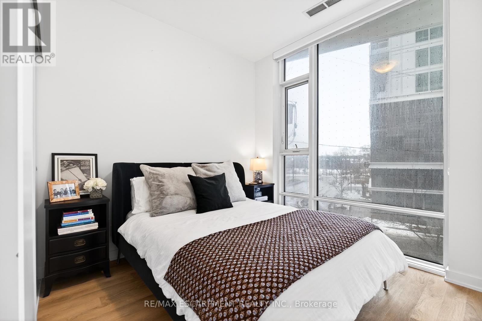 216 - 50 Ordnance Street, Toronto (niagara), Ontario