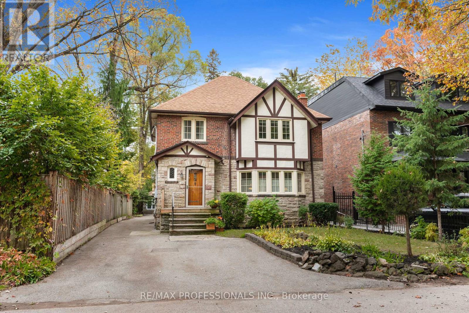 3 Lynngrove Avenue, Toronto (kingsway South), Ontario