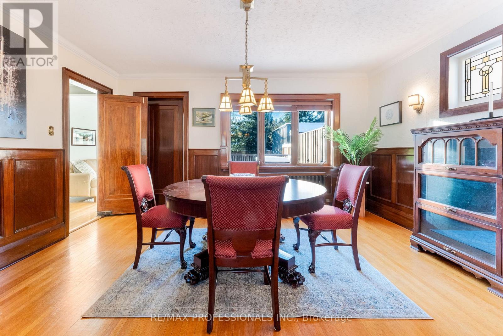 3 Lynngrove Avenue, Toronto (kingsway South), Ontario