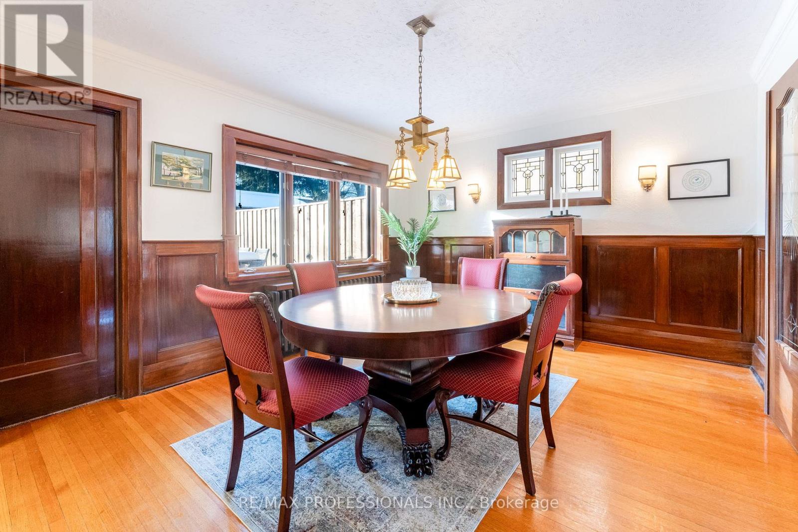 3 Lynngrove Avenue, Toronto (kingsway South), Ontario