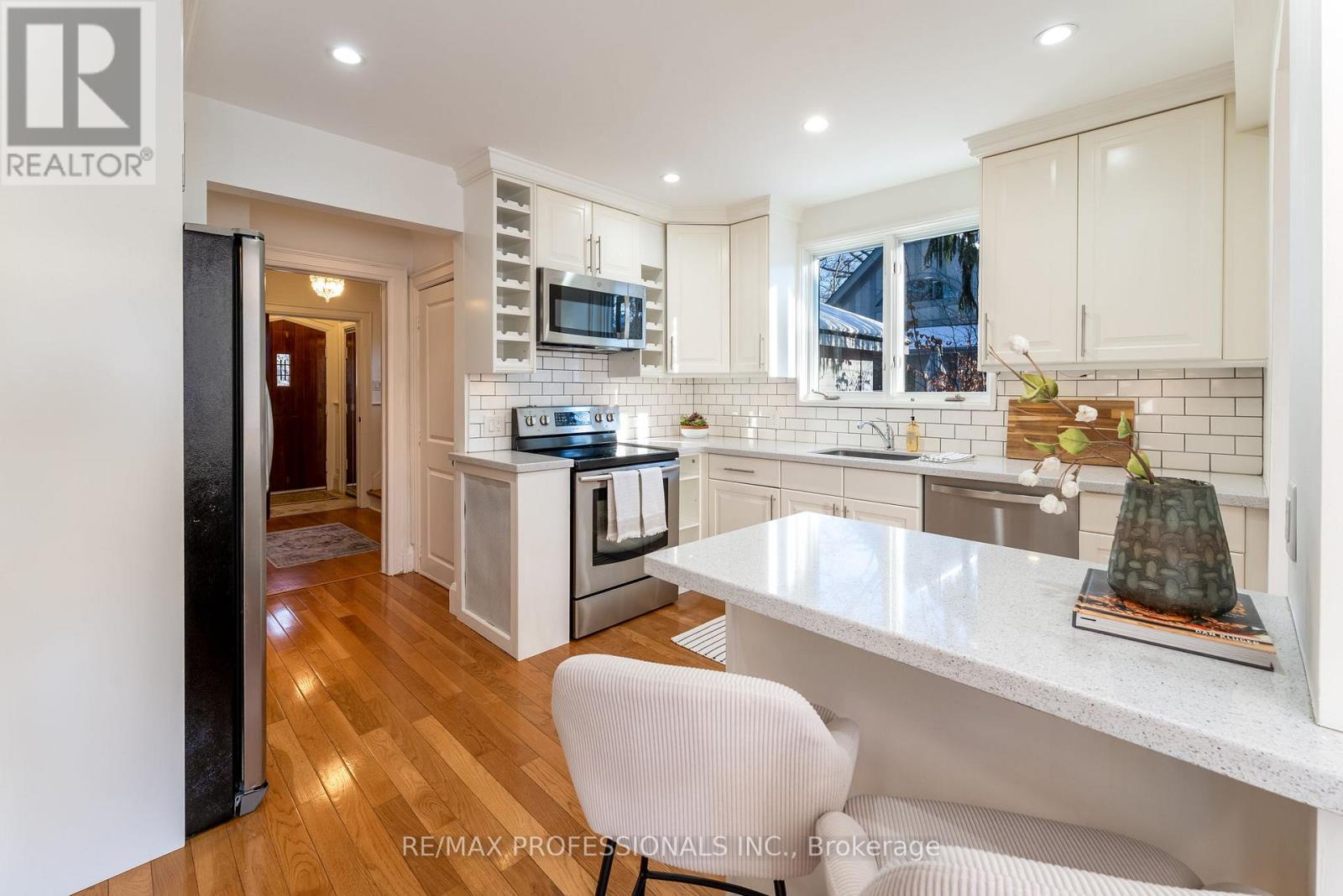 3 Lynngrove Avenue, Toronto (kingsway South), Ontario