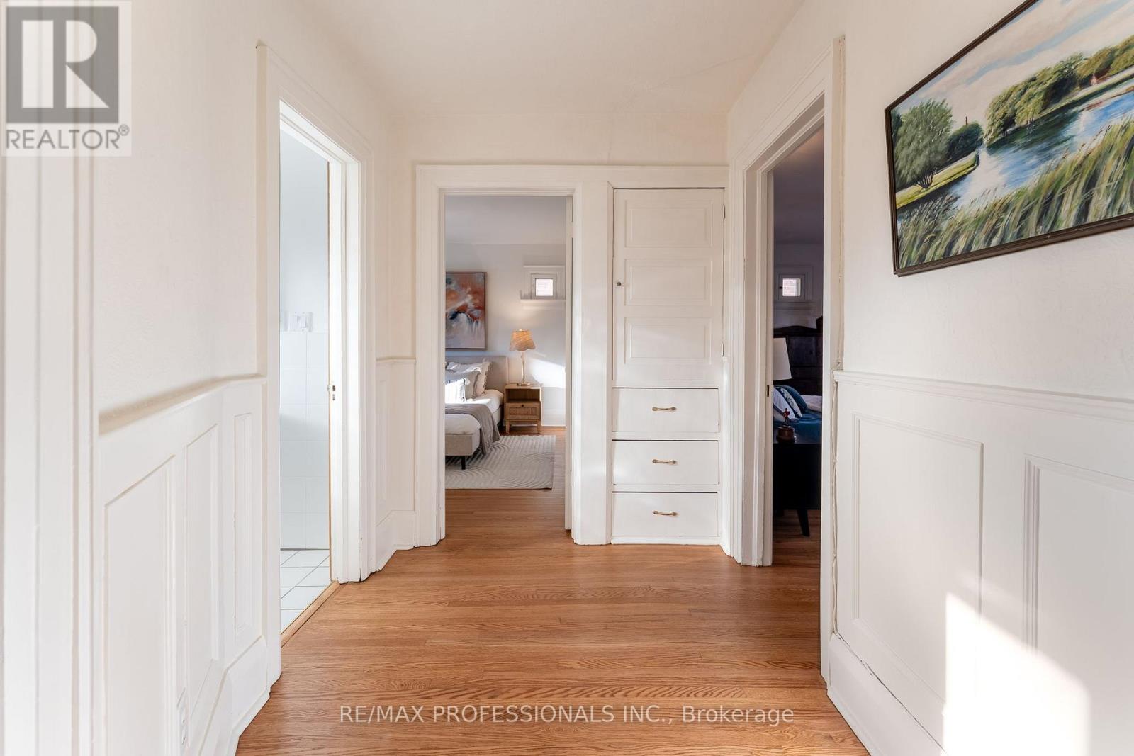 3 Lynngrove Avenue, Toronto (kingsway South), Ontario