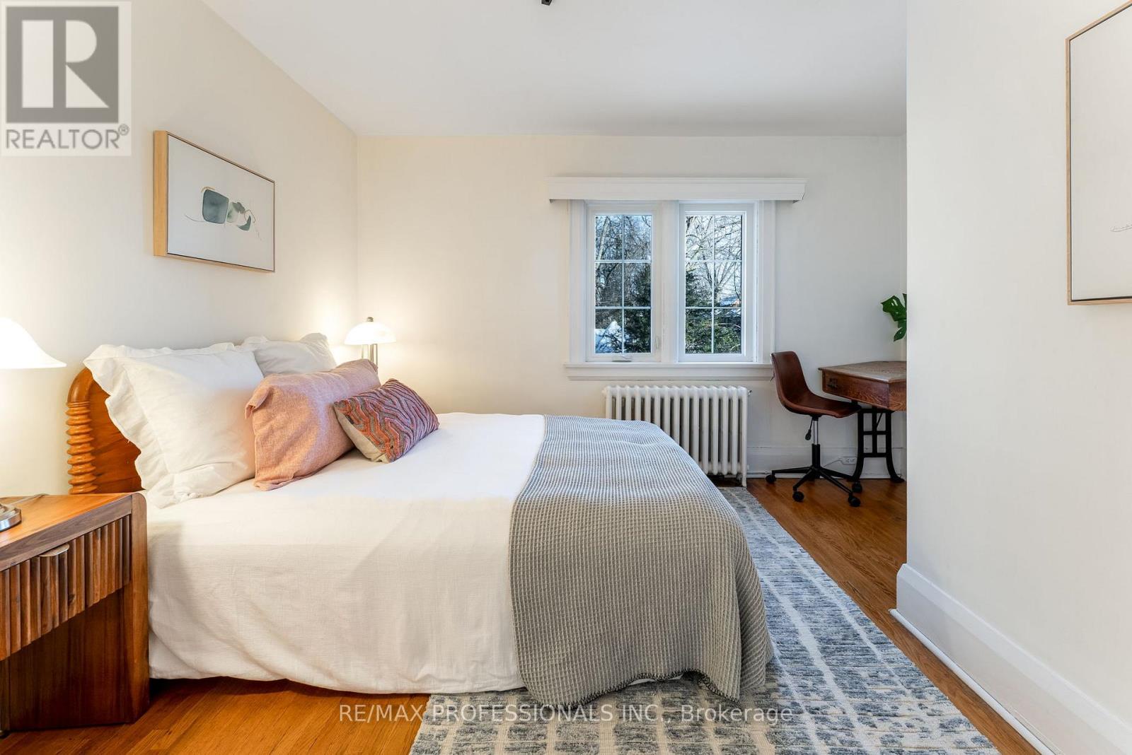 3 Lynngrove Avenue, Toronto (kingsway South), Ontario