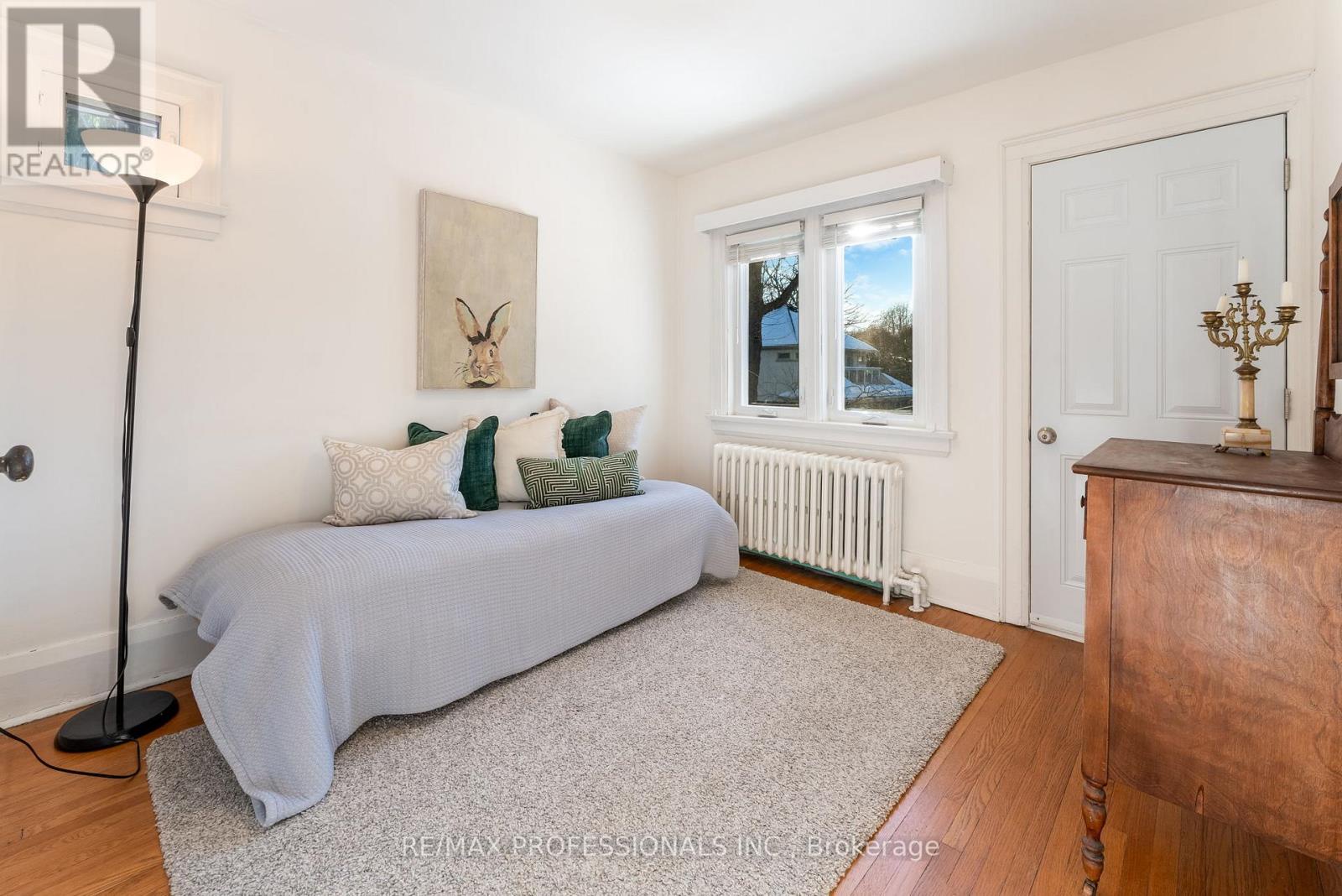 3 Lynngrove Avenue, Toronto (kingsway South), Ontario