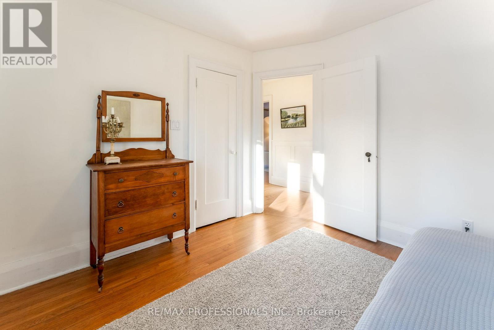 3 Lynngrove Avenue, Toronto (kingsway South), Ontario