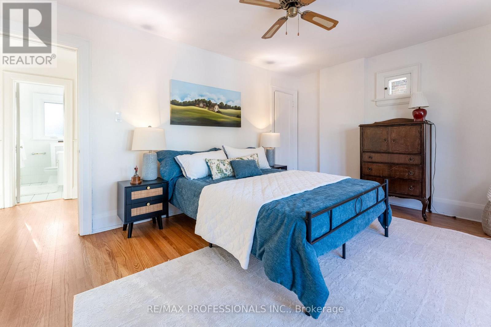 3 Lynngrove Avenue, Toronto (kingsway South), Ontario