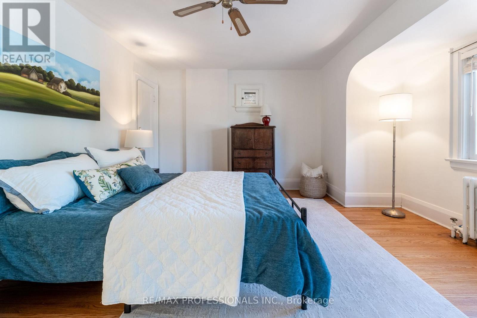 3 Lynngrove Avenue, Toronto (kingsway South), Ontario