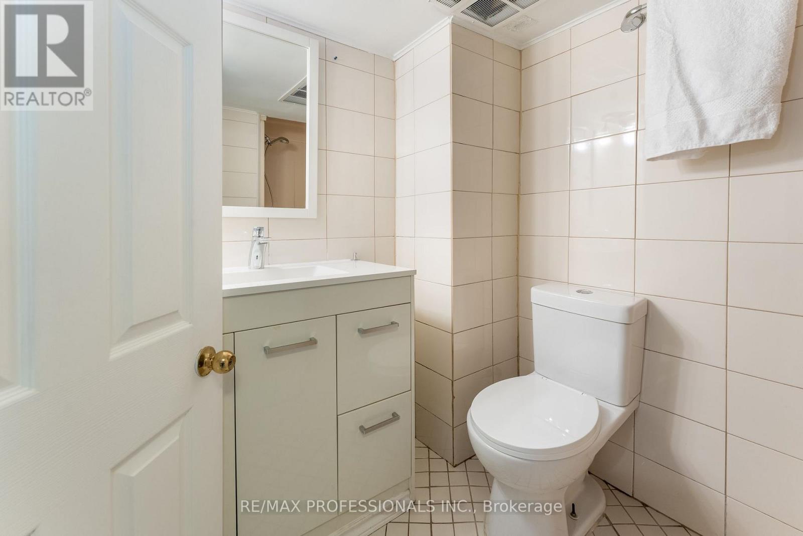 3 Lynngrove Avenue, Toronto (kingsway South), Ontario