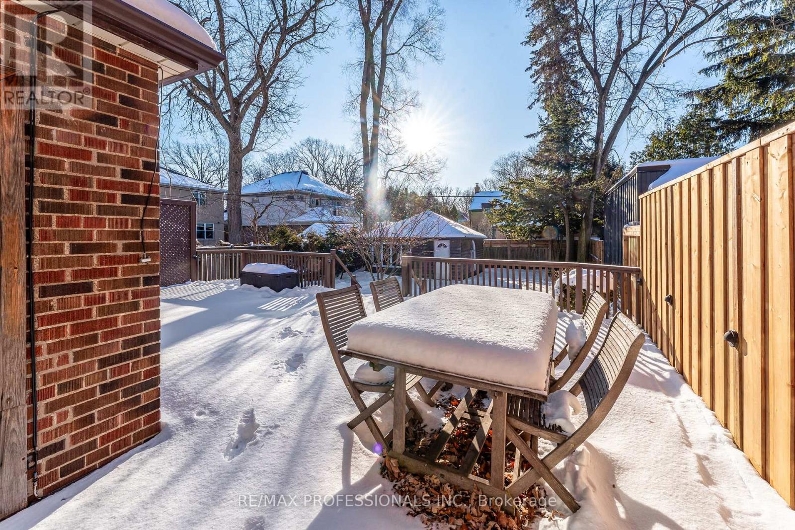 3 Lynngrove Avenue, Toronto (kingsway South), Ontario