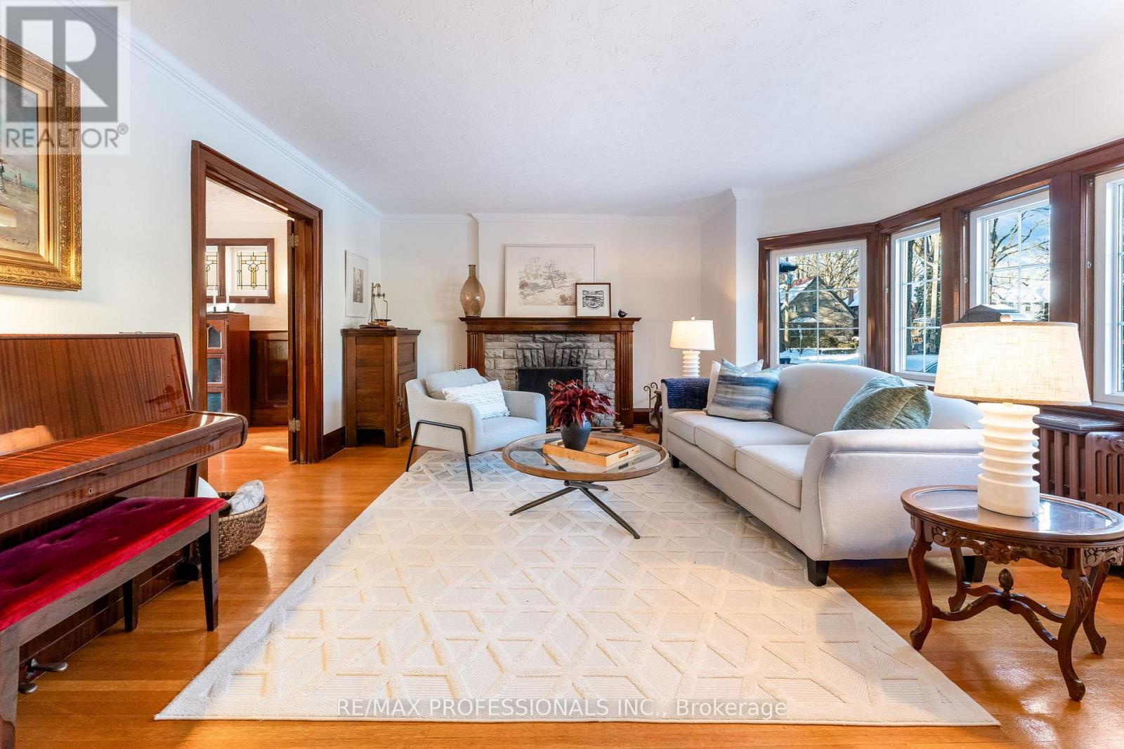 3 Lynngrove Avenue, Toronto (kingsway South), Ontario