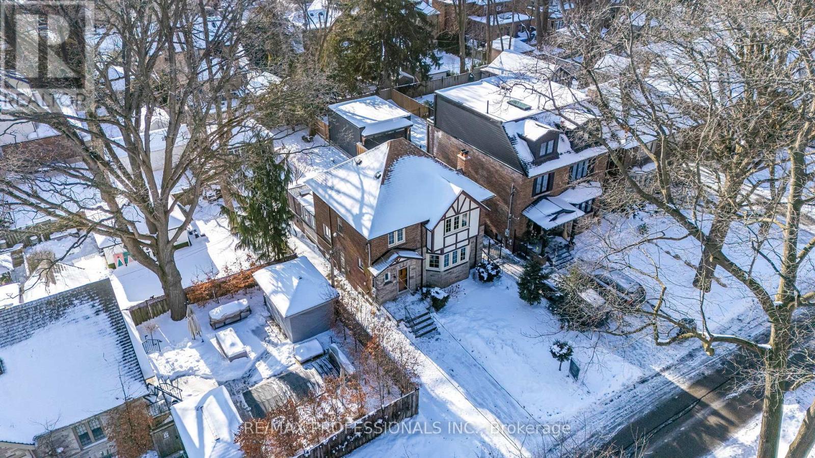 3 Lynngrove Avenue, Toronto (kingsway South), Ontario