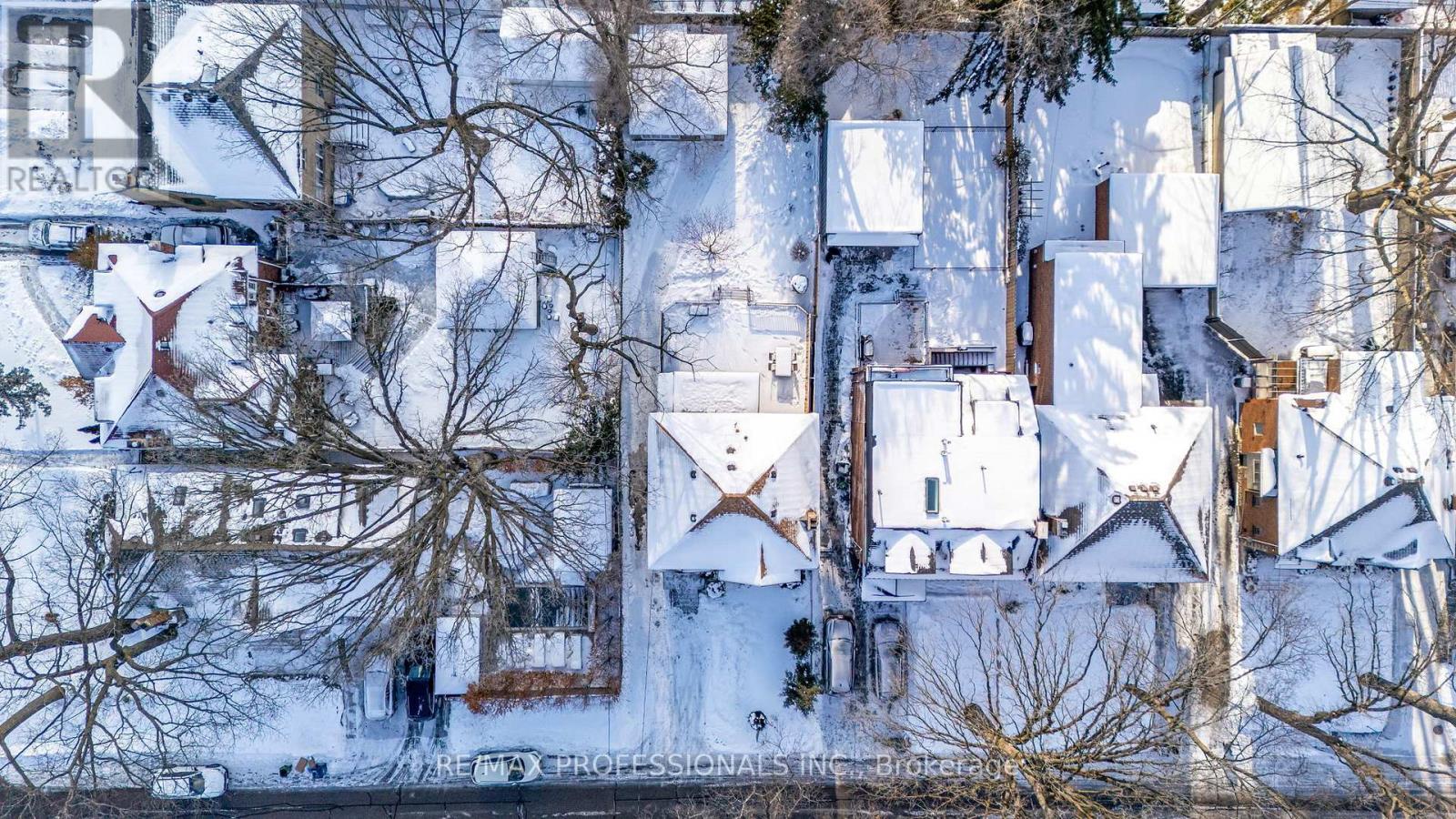 3 Lynngrove Avenue, Toronto (kingsway South), Ontario