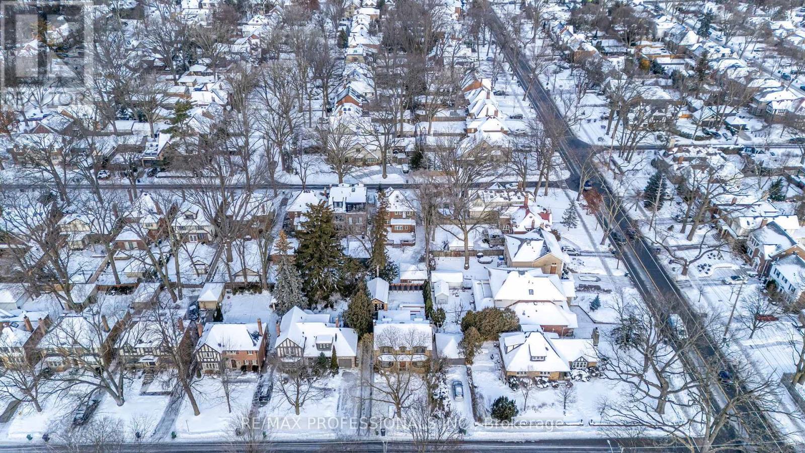 3 Lynngrove Avenue, Toronto (kingsway South), Ontario