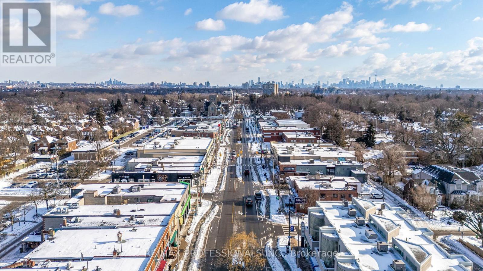 3 Lynngrove Avenue, Toronto (kingsway South), Ontario