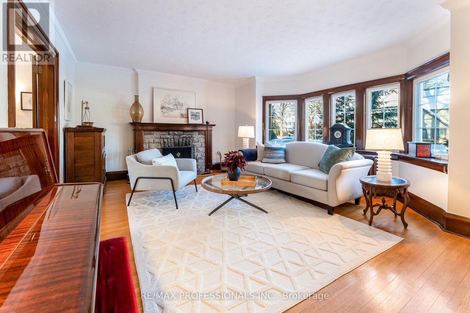 3 Lynngrove Avenue, Toronto (kingsway South), Ontario