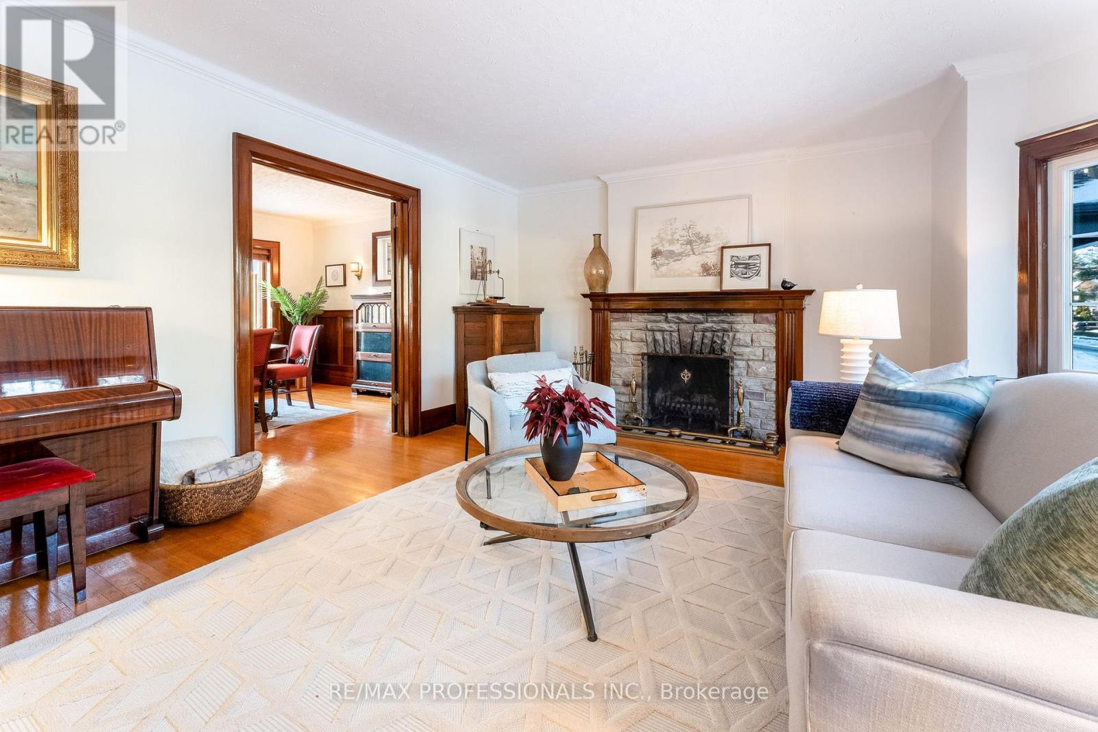 3 Lynngrove Avenue, Toronto (kingsway South), Ontario