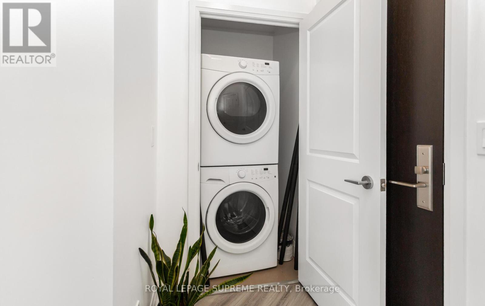 312 - 25 Fontenay Court, Toronto (edenbridge-humber Valley), Ontario