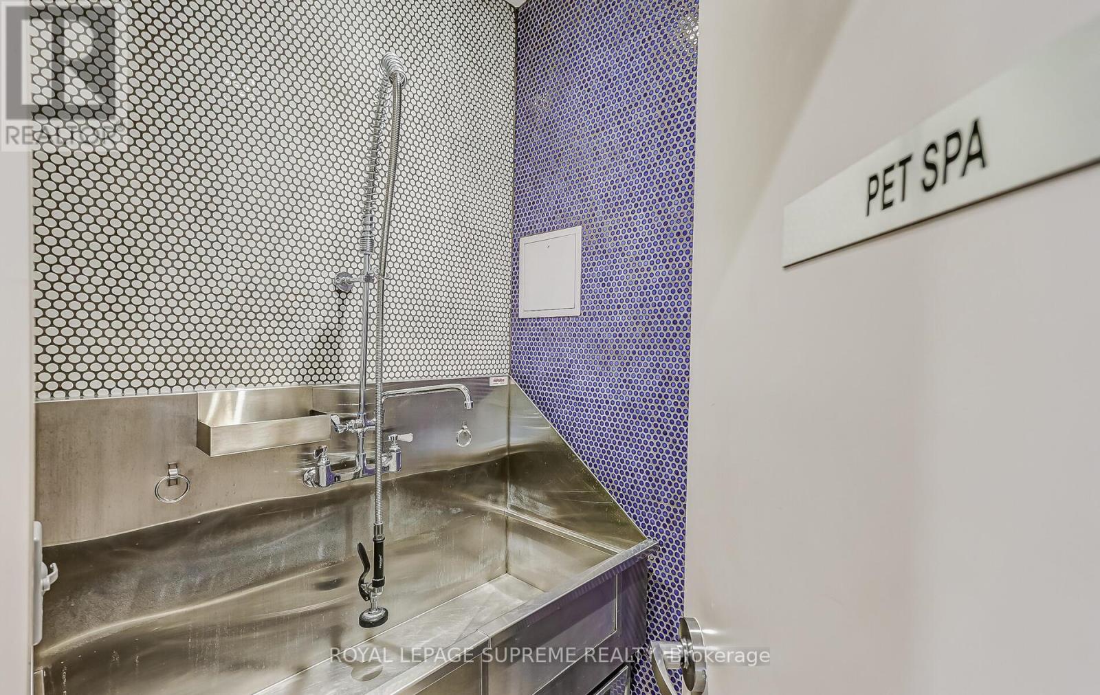 312 - 25 Fontenay Court, Toronto (edenbridge-humber Valley), Ontario