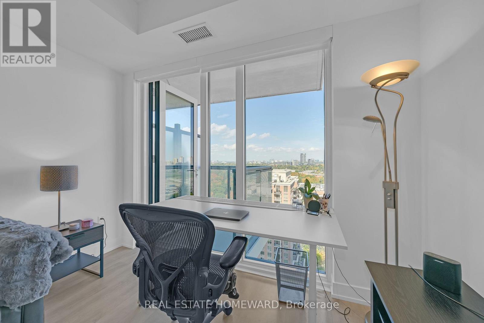 2039 - 20 Inn On The Park Drive, Toronto (banbury-don Mills), Ontario