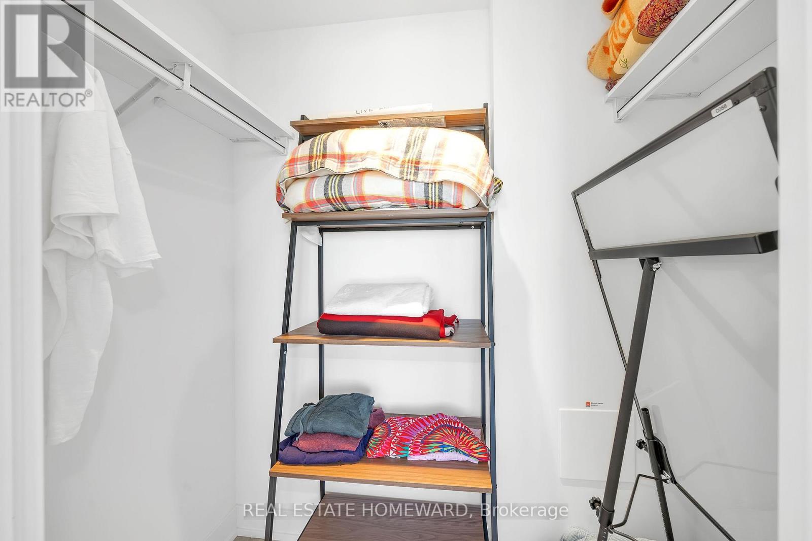 2039 - 20 Inn On The Park Drive, Toronto (banbury-don Mills), Ontario