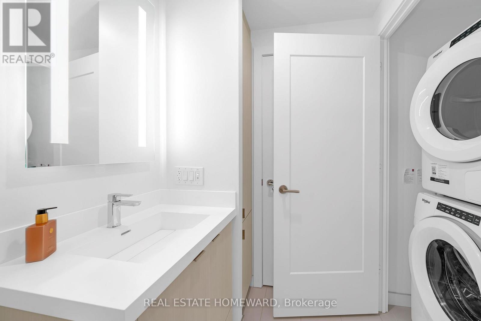 2039 - 20 Inn On The Park Drive, Toronto (banbury-don Mills), Ontario